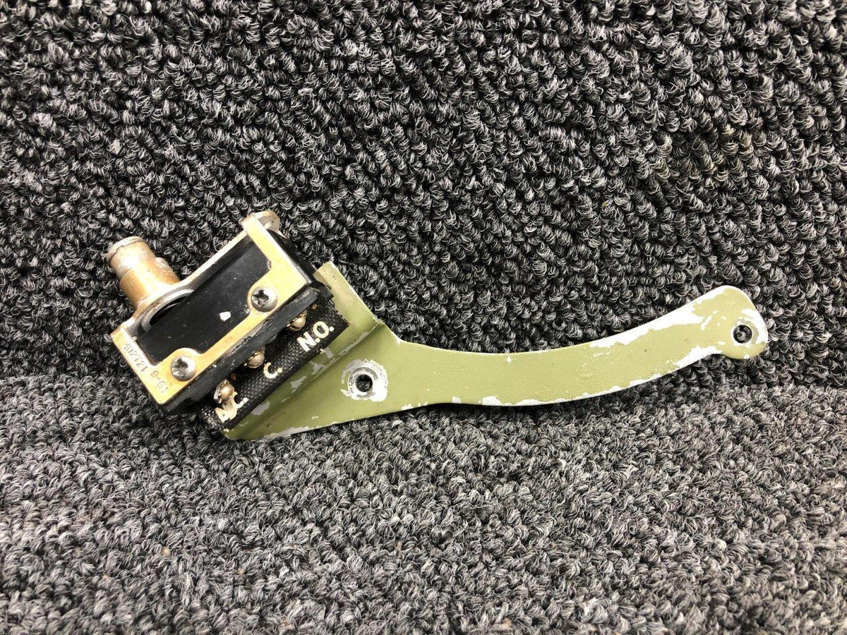 Cessna Aircraft Parts MS25008-1 / 0843400-47 Cessna 310G Landing Gear Limit Switch W/ Downlock Bracket