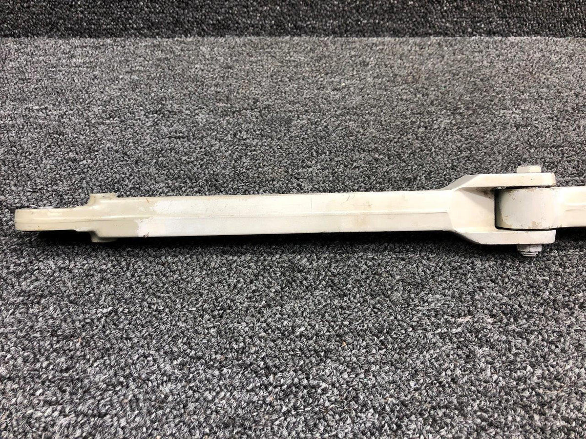 Cessna Aircraft Parts 0841102-4 / 0841103-7 Cessna 310G Main Gear Retract Link Upper / Lower LH
