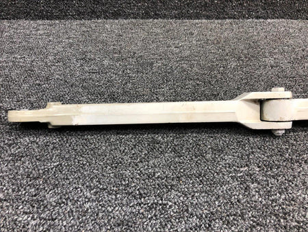 Cessna Aircraft Parts 0841102-4 / 0841103-7 Cessna 310G Main Gear Retract Link Upper / Lower LH