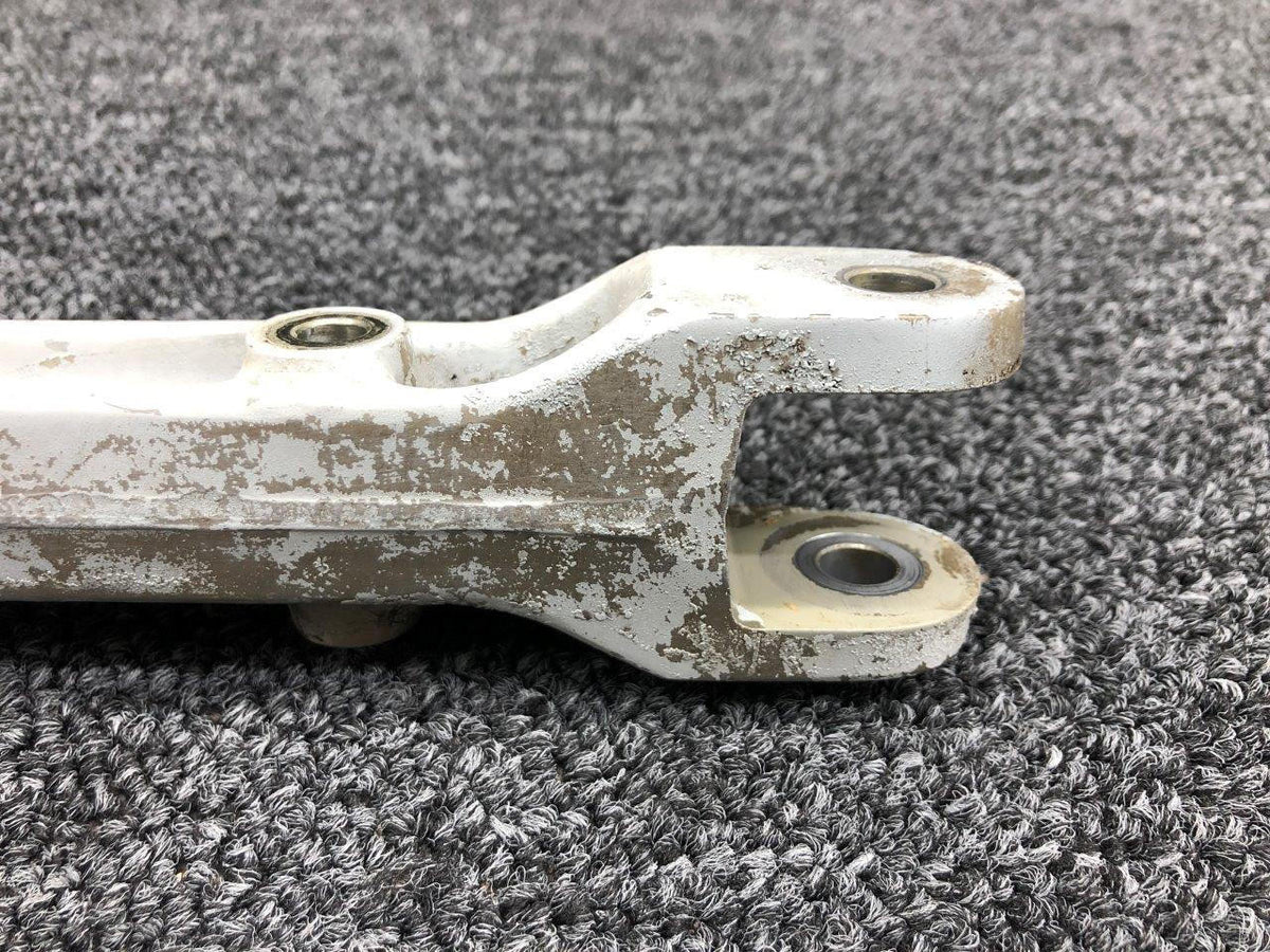 Cessna Aircraft Parts 0841102-4 / 0841103-7 Cessna 310G Main Gear Retract Link Upper / Lower LH