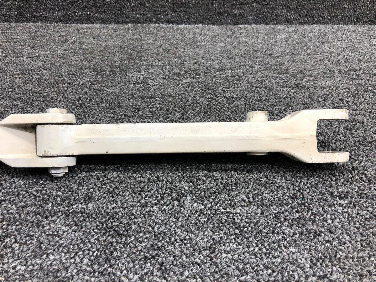 Cessna Aircraft Parts 0841102-4 / 0841103-7 Cessna 310G Main Gear Retract Link Upper / Lower LH