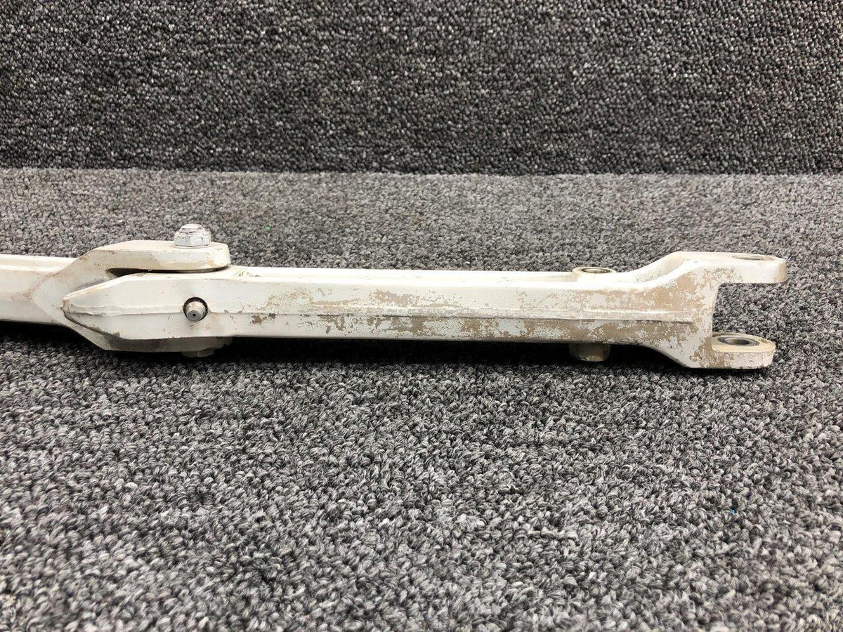 Cessna Aircraft Parts 0841102-4 / 0841103-7 Cessna 310G Main Gear Retract Link Upper / Lower LH