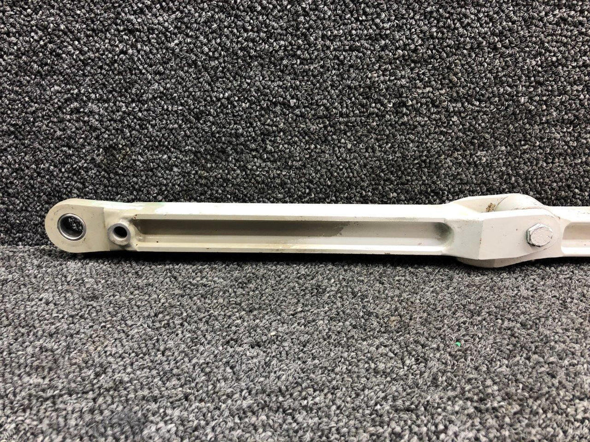 Cessna Aircraft Parts 0841102-4 / 0841103-8 Cessna 310G Main Gear Retract Link Upper / Lower RH