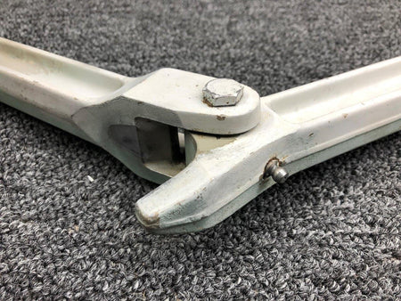 Cessna Aircraft Parts 0841102-4 / 0841103-8 Cessna 310G Main Gear Retract Link Upper / Lower RH