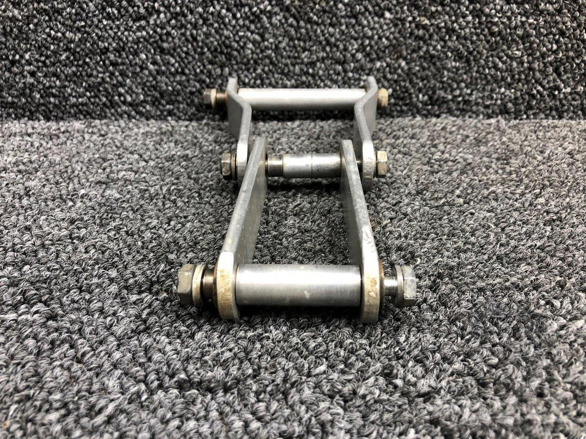 Cessna Aircraft Parts 0862101-11 / 0862101-8 Cessna 310G Flap Scissor Link Outboard / Inboard LH / RH