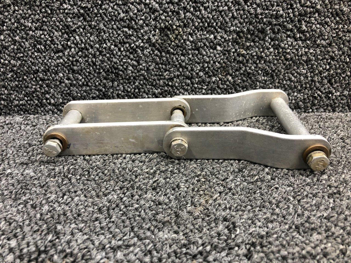 Cessna Aircraft Parts 0862101-11 / 0862101-8 Cessna 310G Flap Scissor Link Outboard / Inboard LH / RH