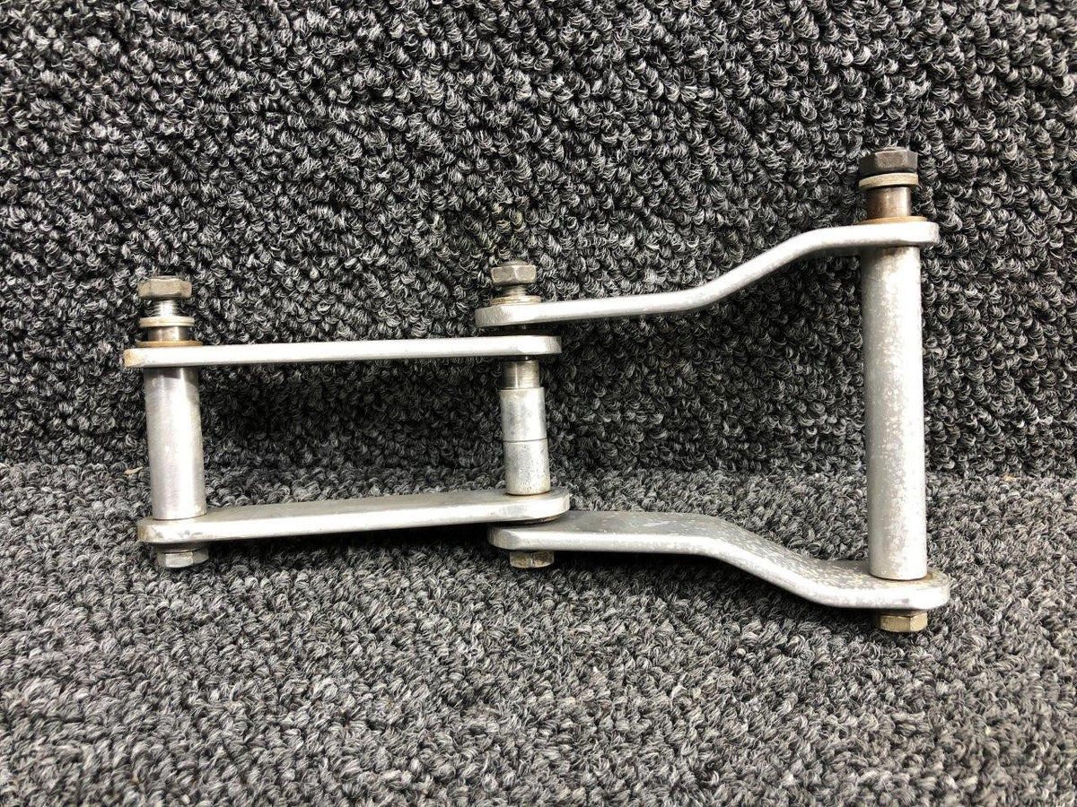 Cessna Aircraft Parts 0862101-11 / 0862101-8 Cessna 310G Flap Scissor Link Outboard / Inboard LH / RH
