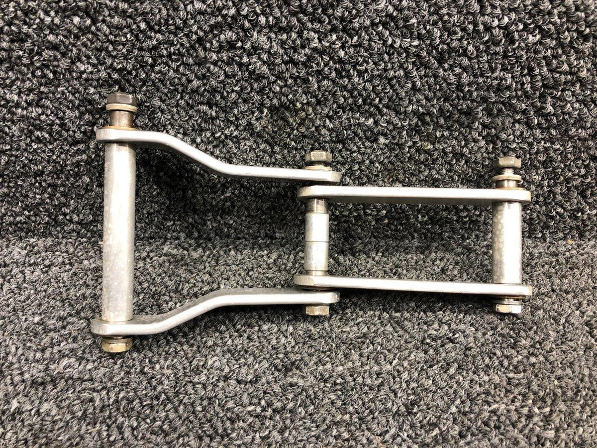 Cessna Aircraft Parts 0862101-11 / 0862101-8 Cessna 310G Flap Scissor Link Outboard / Inboard LH / RH