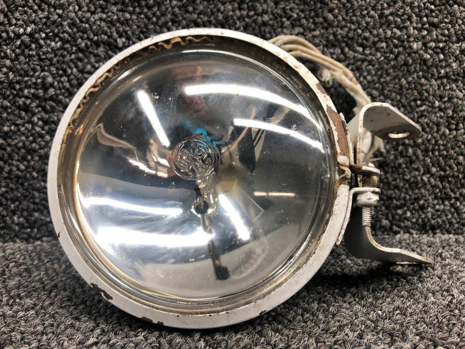 Cessna Aircraft Parts 0842215-8 USE B-4150B-4594 Cessna 310G Taxi Light Assembly