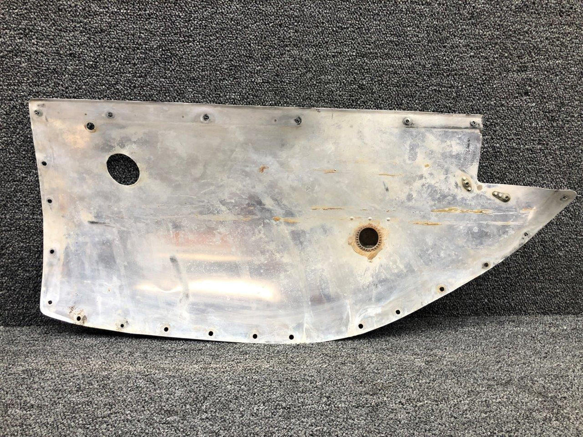 Cessna Aircraft Parts 0823413-32 / 0823403-1 Cessna 310Q Lower Fairing Assembly RH