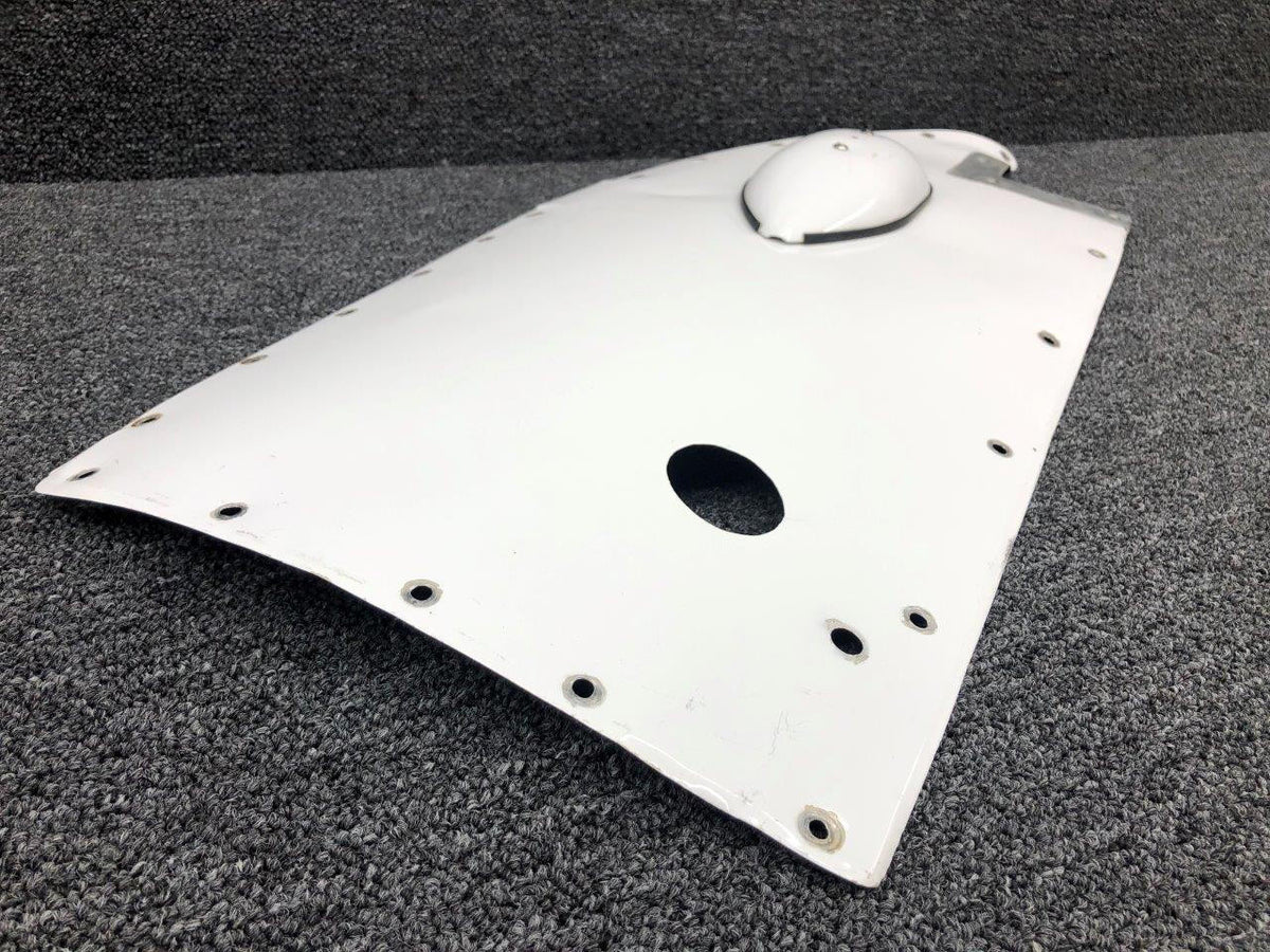 Cessna Aircraft Parts 0823413-32 / 0823403-1 Cessna 310Q Lower Fairing Assembly RH
