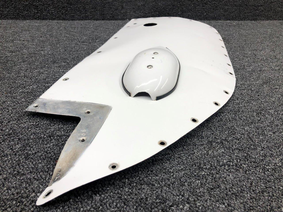Cessna Aircraft Parts 0823413-32 / 0823403-1 Cessna 310Q Lower Fairing Assembly RH