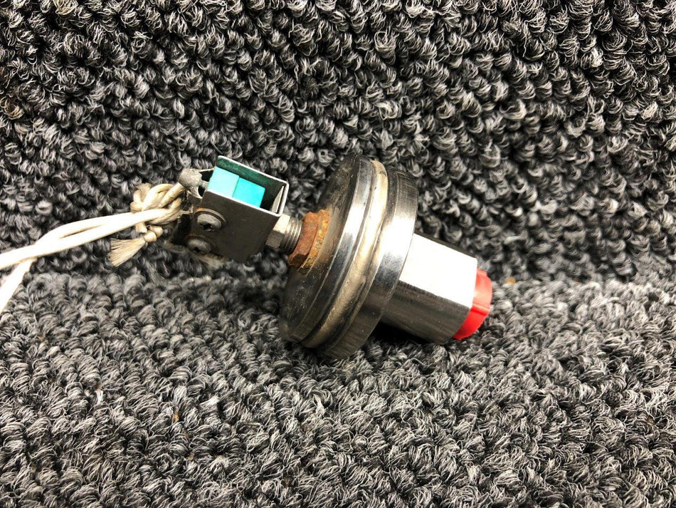 Cessna Aircraft Parts 0850452-8 FSO 5198002-3 Cessna 310Q Oil Pressure Switch
