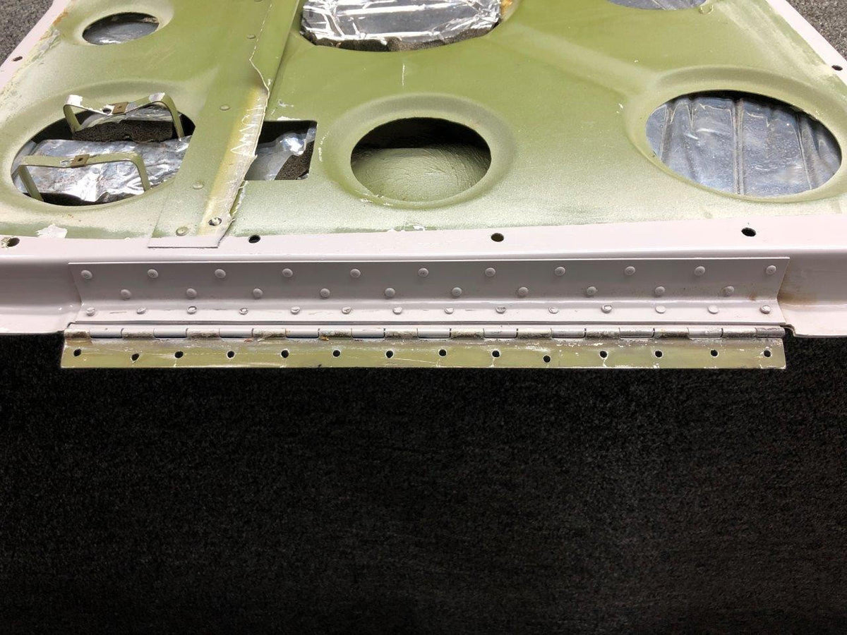 Cessna Aircraft Parts 0814162-2 / 9910028-2 Cessna 310Q Large Baggage Door Assembly W/ Latch