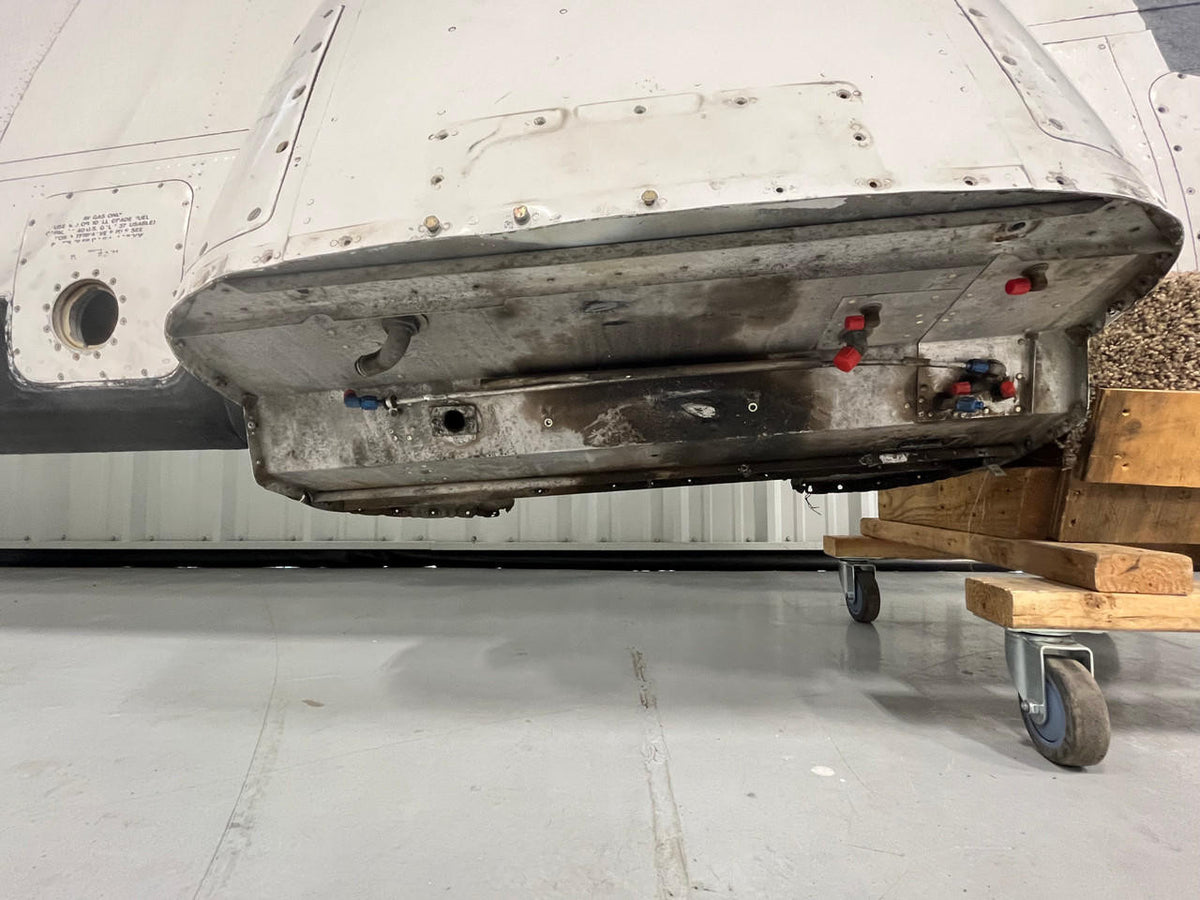 Beechcraft Parts 96-110005-622 Beech E-55 RH Wing Assembly