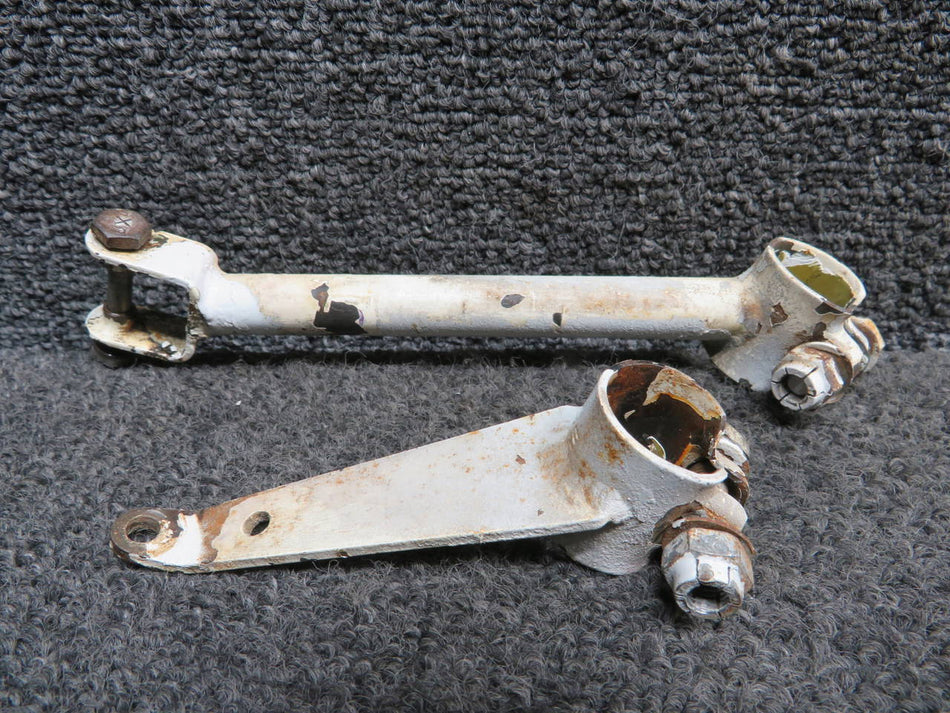 550015-005, 550015-003 Mooney M20J Main Gear Door Support LH