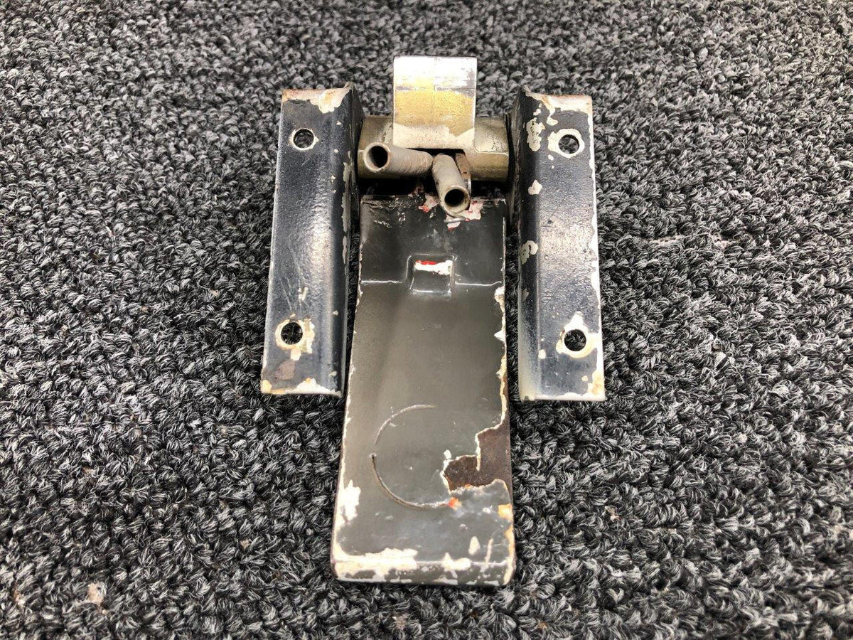 Piper Aircraft Parts 79515-007 Piper PA28R-200 Box and Handle Latch Mechanism Assembly