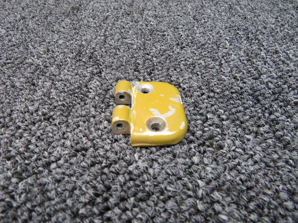 Cessna Aircraft Parts 0711037-18 USE 0711037-11 Cessna 210 Lower Stationary Hinge RH
