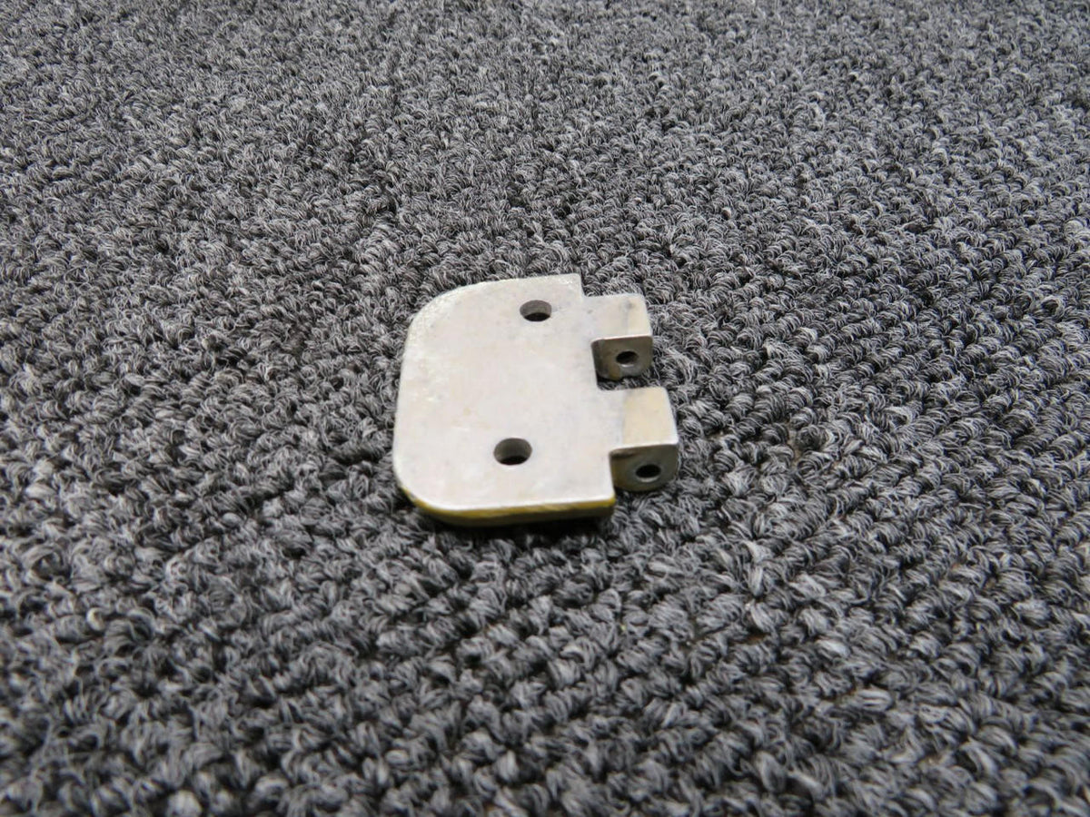 Cessna Aircraft Parts 0711037-18 USE 0711037-11 Cessna 210 Lower Stationary Hinge RH