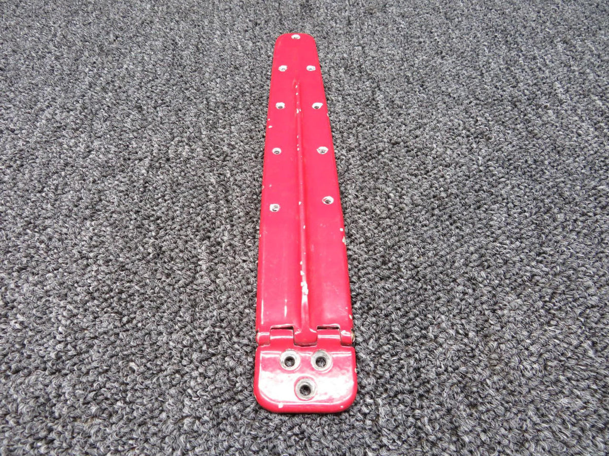 Cessna Aircraft Parts 0711037-14 / 0711037-16 Cessna TR182 Cabin Door Hinge Upper RH
