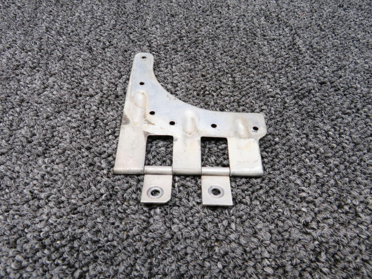 Cessna Aircraft Parts 0411602-2 Cessna 150B Cabin Door Upper Hinge RH