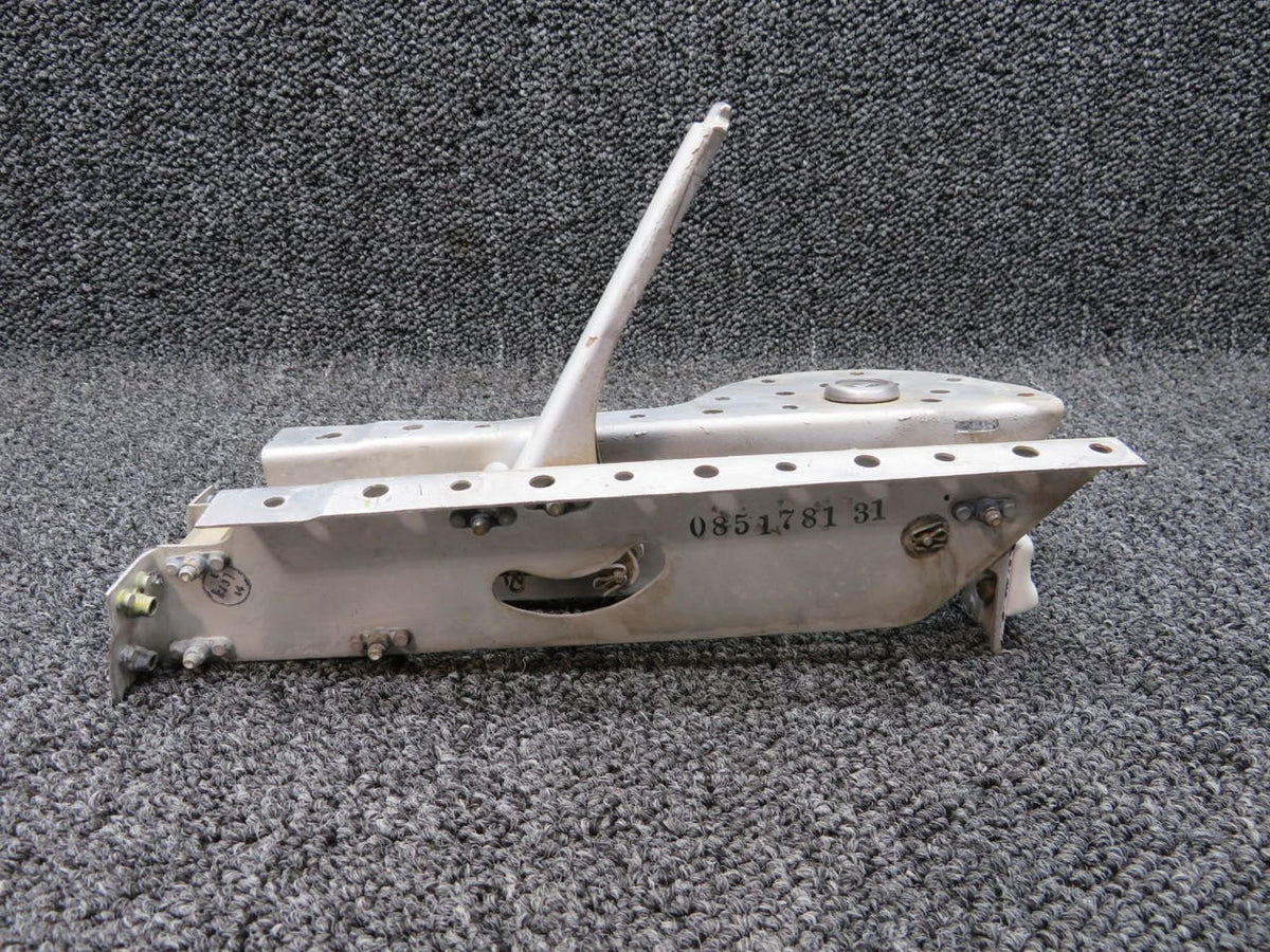 Cessna Aircraft Parts 0851781-35 USE H966-1 Cessna 340 / 414 Baggage Door Latch Assembly