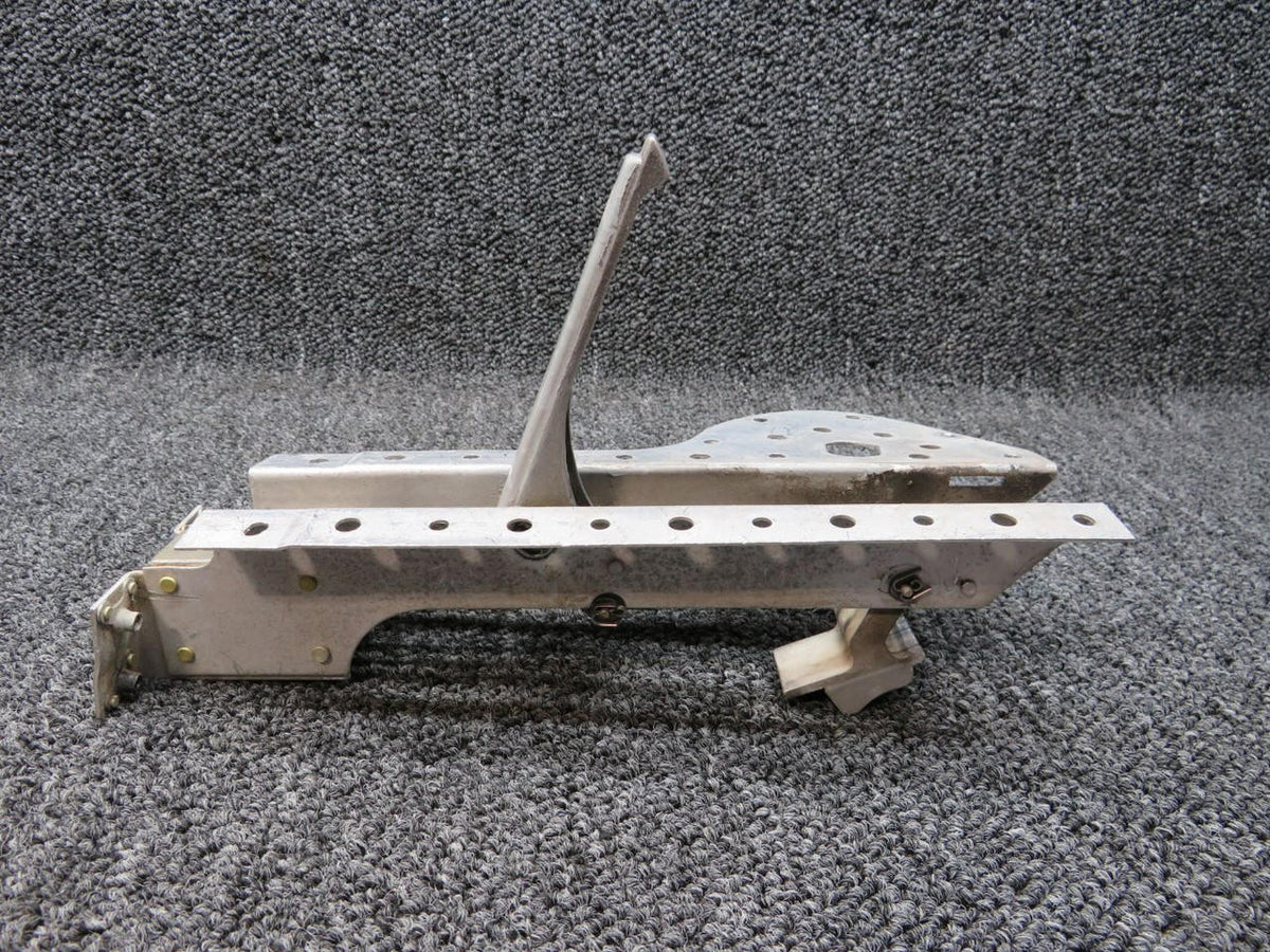 Cessna Aircraft Parts H966-1 Cessna 310R Nacelle Baggage Door Latch Assembly