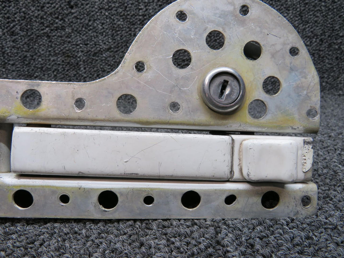 Cessna Aircraft Parts 0851781-26 USE H966-1 Cessna Nacelle Baggage Door Latch Assembly