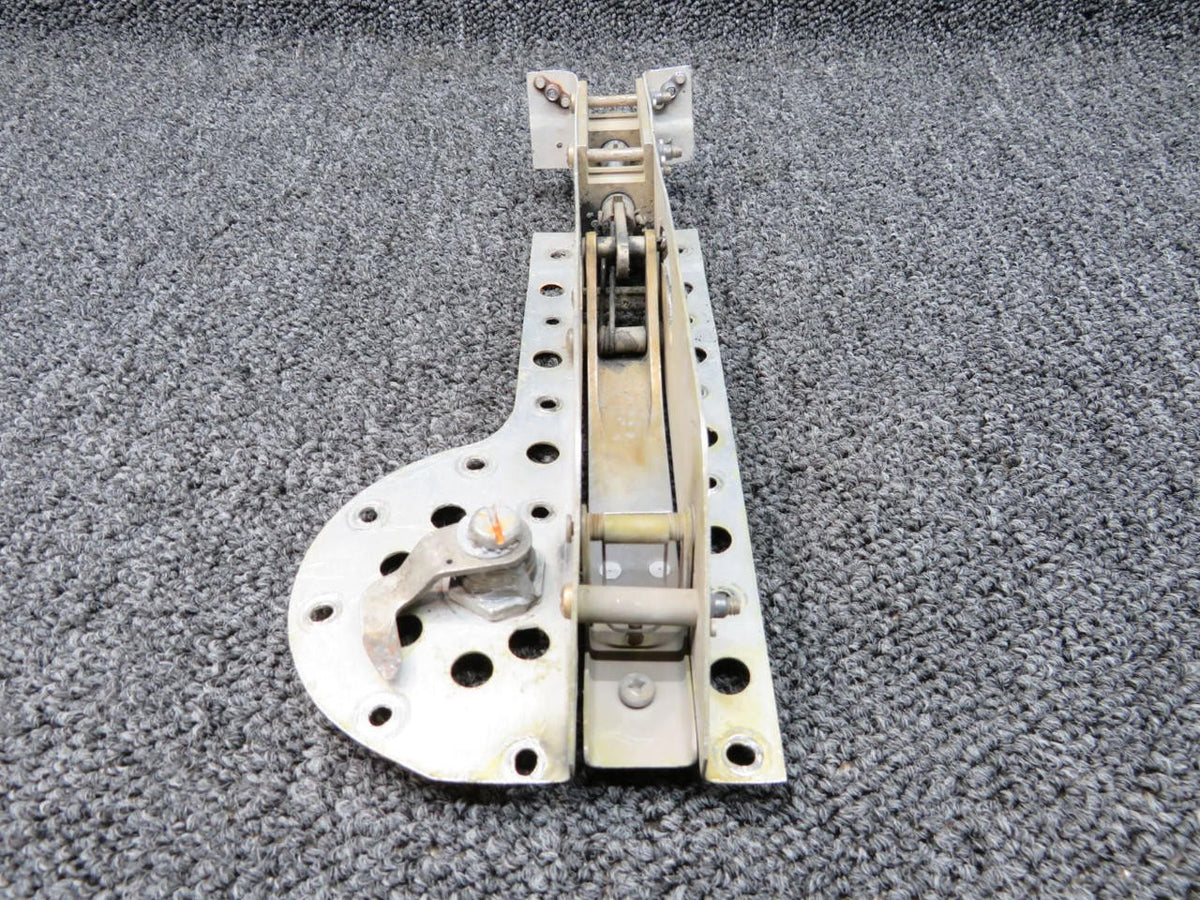 Cessna Aircraft Parts 0851781-26 USE H966-1 Cessna Nacelle Baggage Door Latch Assembly
