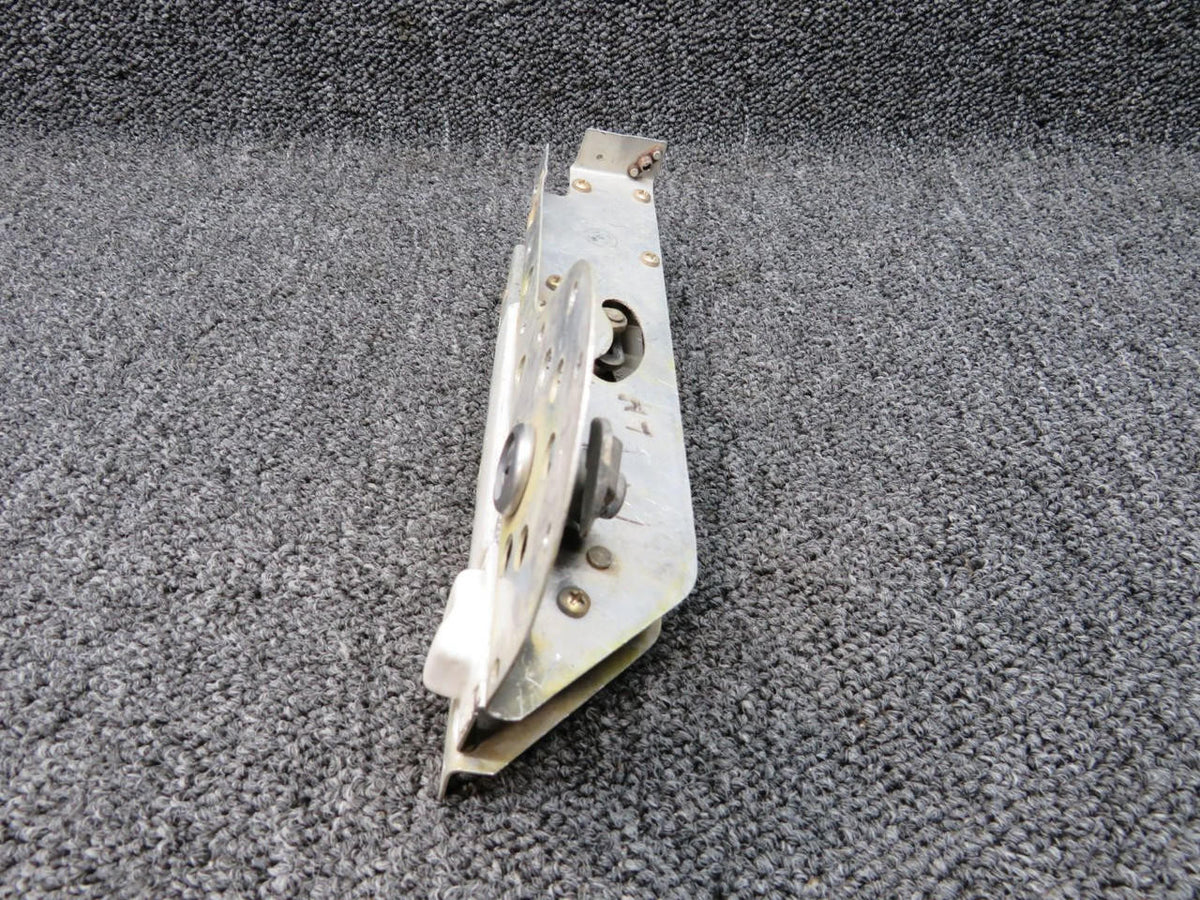 Cessna Aircraft Parts 0851781-26 USE H966-1 Cessna Nacelle Baggage Door Latch Assembly