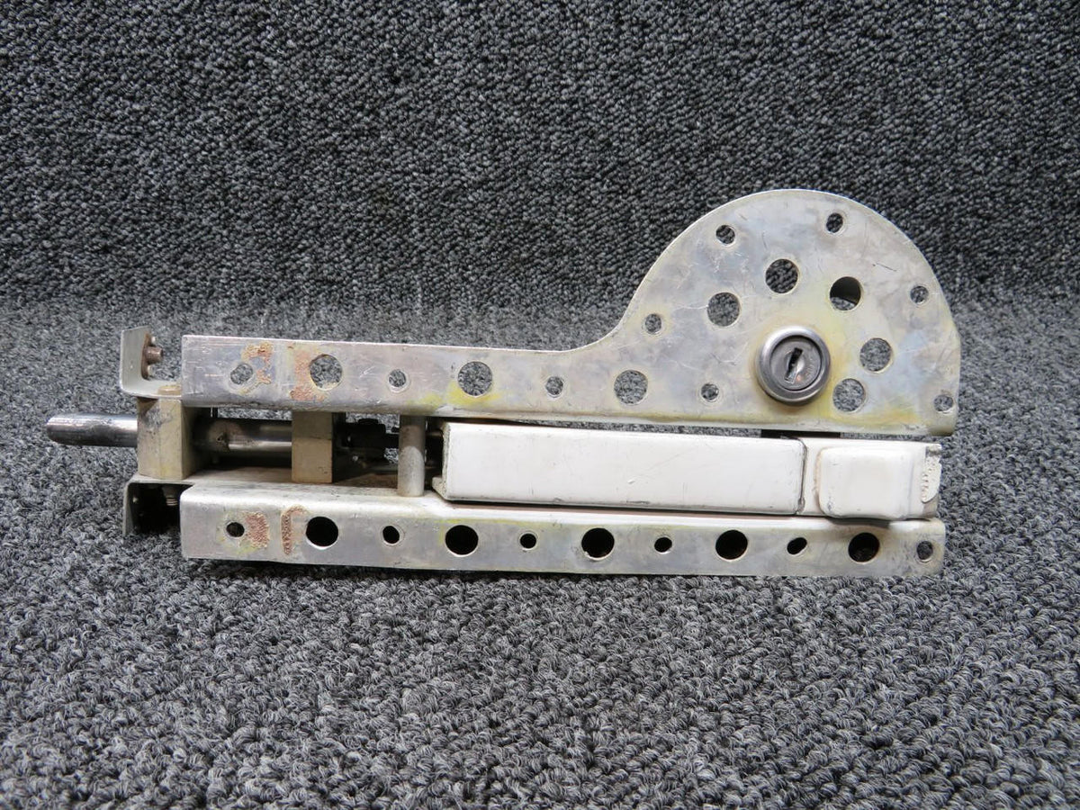 Cessna Aircraft Parts 0851781-26 USE H966-1 Cessna Nacelle Baggage Door Latch Assembly