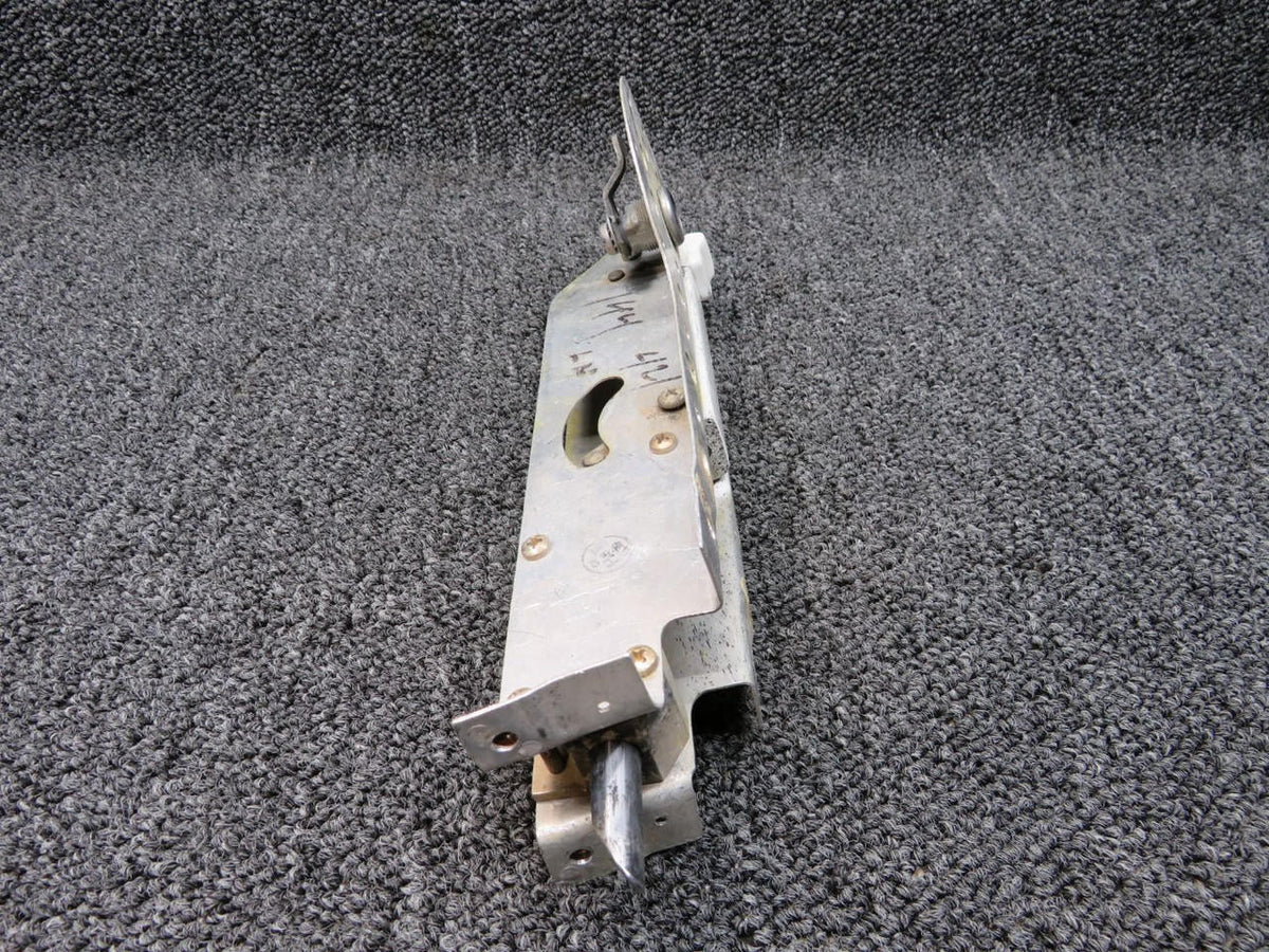 Cessna Aircraft Parts 0851781-26 USE H966-1 Cessna Nacelle Baggage Door Latch Assembly