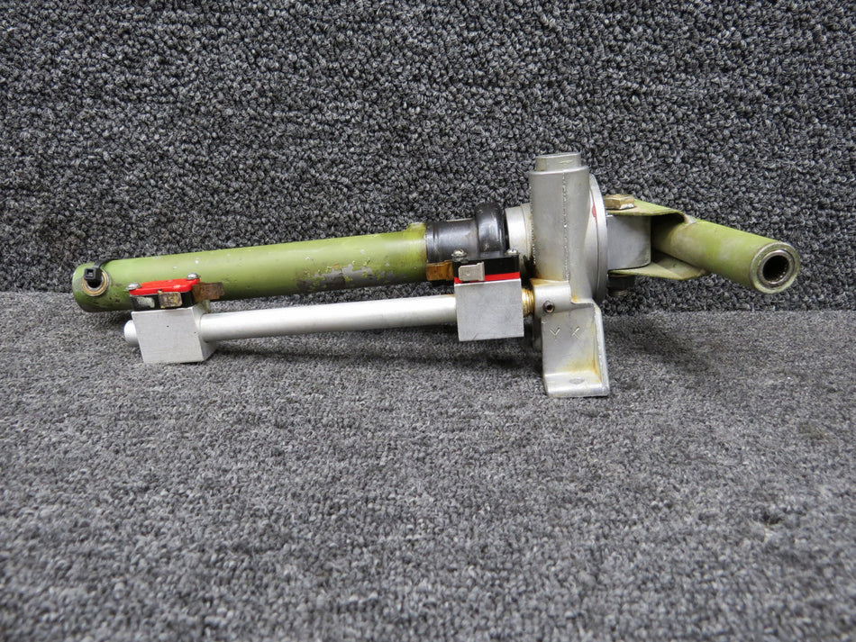 C301002-0305, C301002-0307 Cessna 182P Flap Actuator w Switch Bar