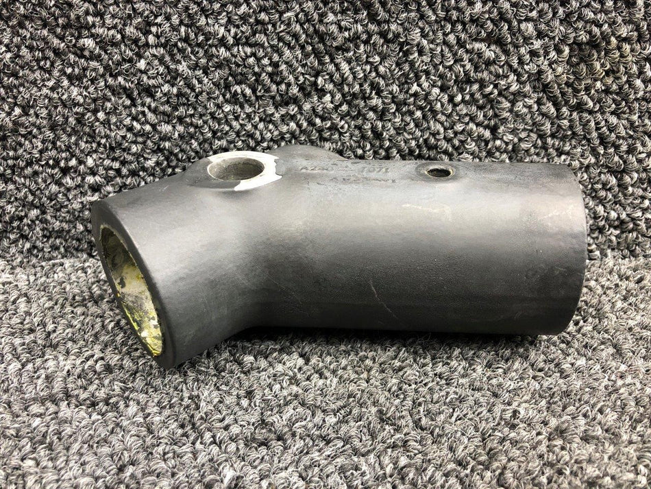 A014-18 (FSO: A239-4) Robinson R22 Beta Landing Gear Elbow LH - RH