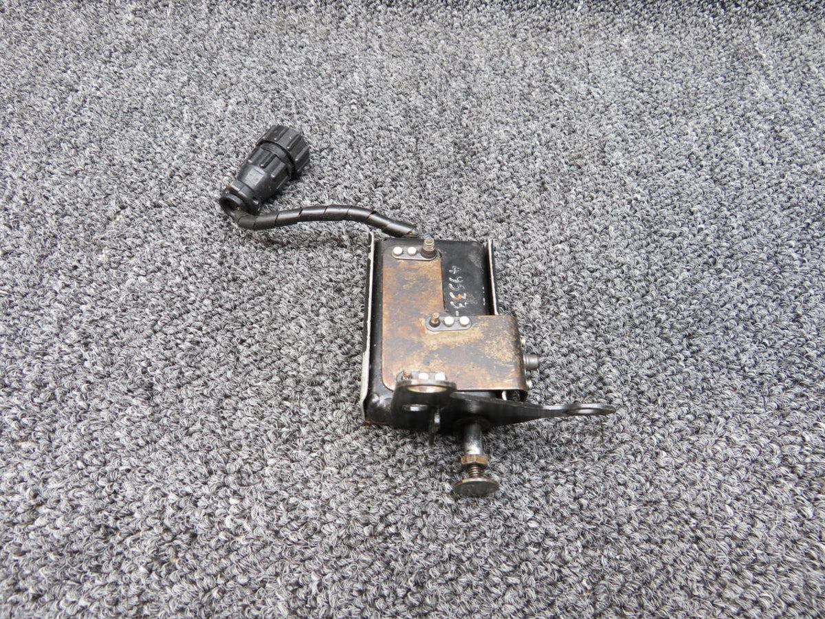 Piper Aircraft Parts 49533-002 / 487-925 Piper PA-31T Propeller De-Ice Bracket and Switch Volts 28