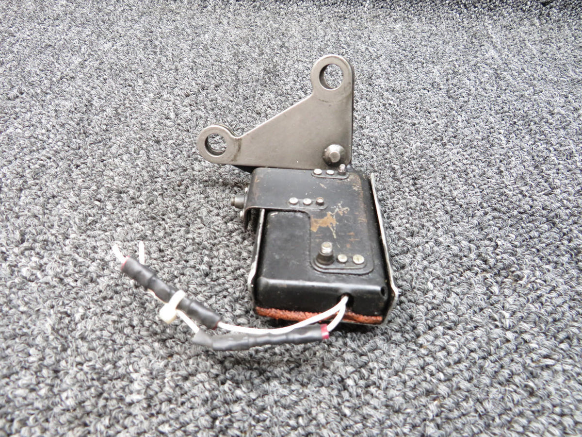 Piper Aircraft Parts 49533-002 / 487-925 Piper PA-31T Propeller De-Ice Bracket and Switch Volts 28