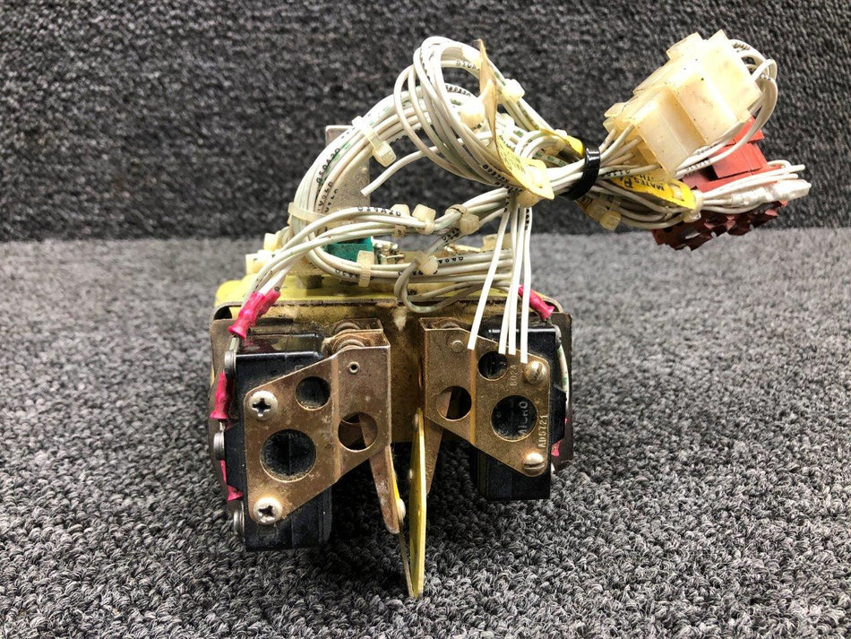 002-364013-29 / MS25026-1 Beechcraft V35B Main Gear Limit Switch Assembly rear
