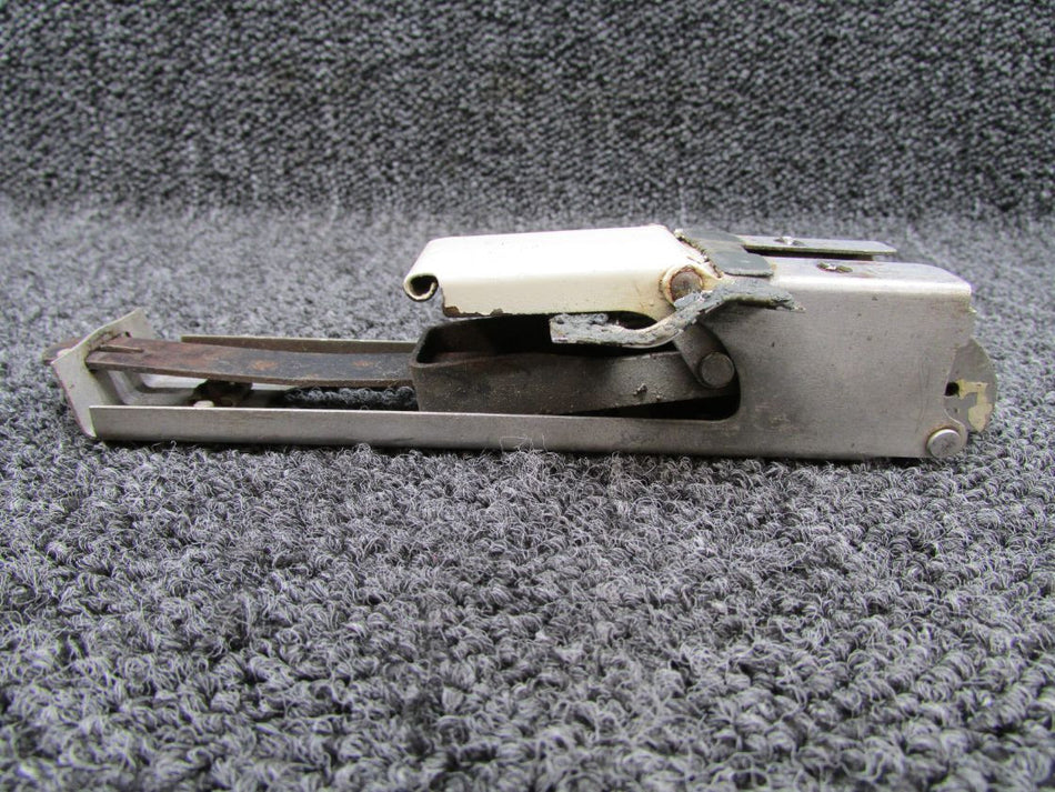 68188-000 Piper PA28-160 Cabin Door Latch Assembly (Colored)