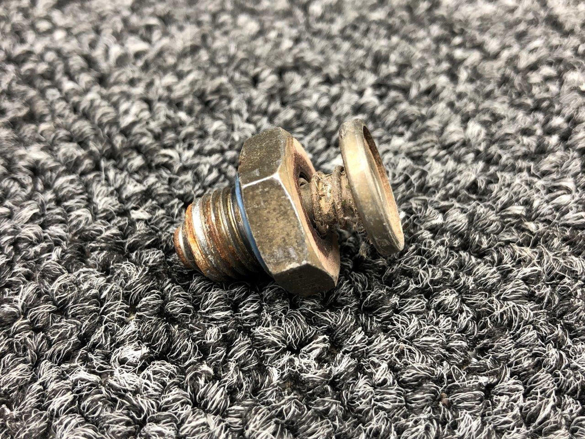 Cessna Aircraft Parts 0523520-9 Cessna 172 Fuel Tank Drain Plug Assembly LH / RH