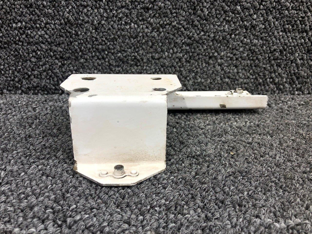 Cessna Aircraft Parts Cessna 175 Main Gear Wheel Pant Mounting Plate RH