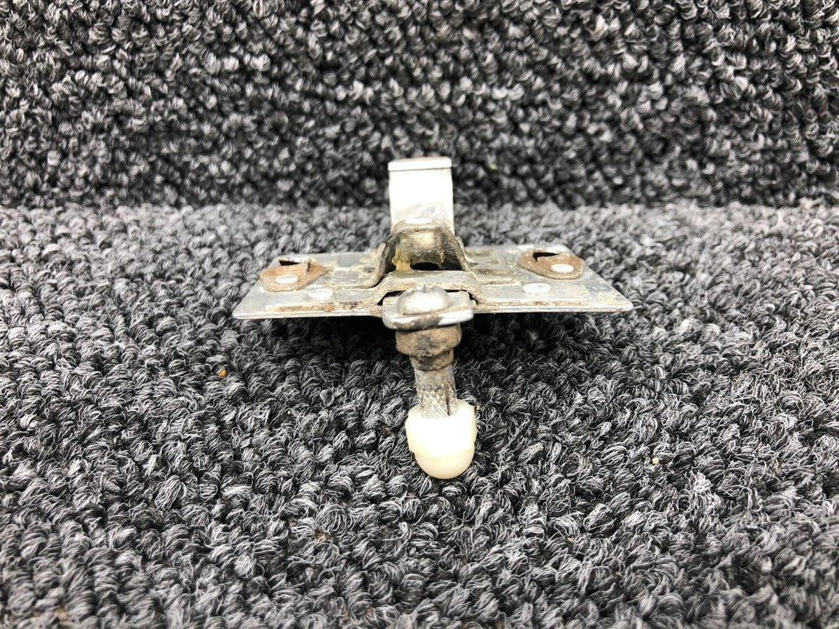 Cessna Aircraft Parts 0411590-1 Cessna 175 Cabin Door Thumb Latch LH / RH