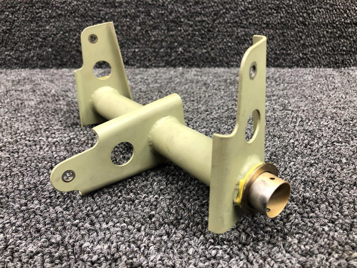 Cessna Aircraft Parts 0962121-23 / 0962121-16 Cessna 162 Flap Control System Bellcrank Assy W/ Axle