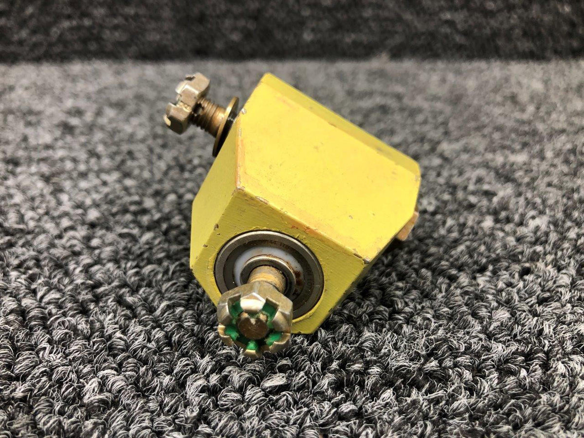 Cessna Aircraft Parts 0961512-5 Cessna 162 Control Stick Swivel Assembly