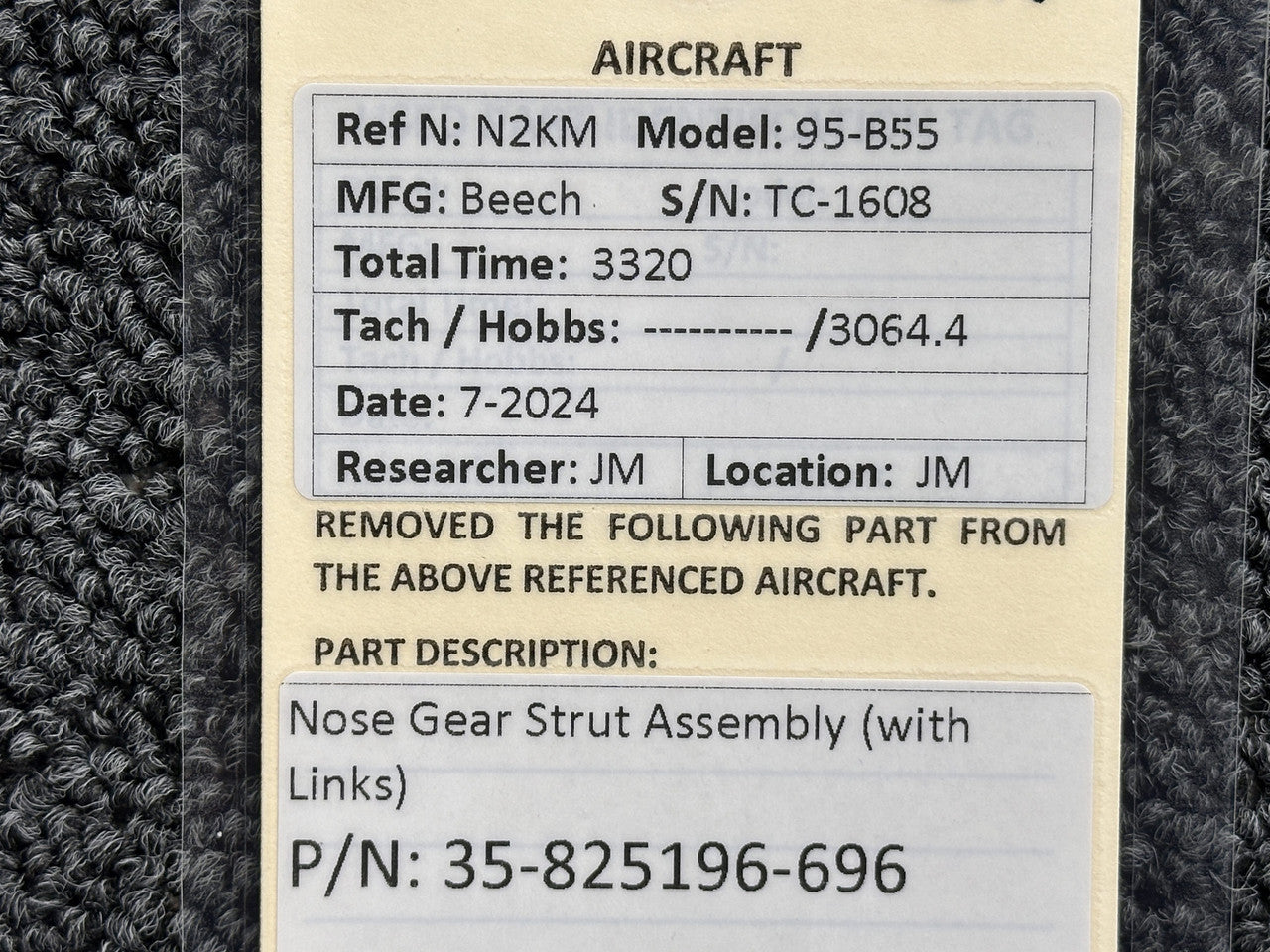 35-825196-696 Beechcraft 95-B55 Nose Gear Strut Assembly (with