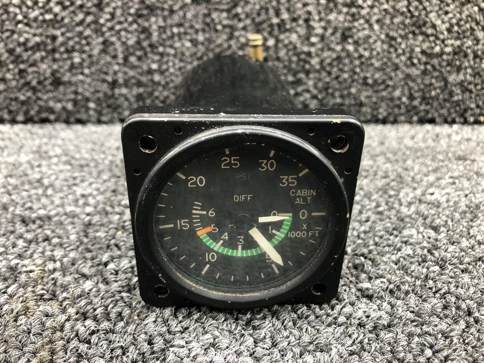3000-0104 United Instruments Cabin Altimeter / Diff Pressure Indicator