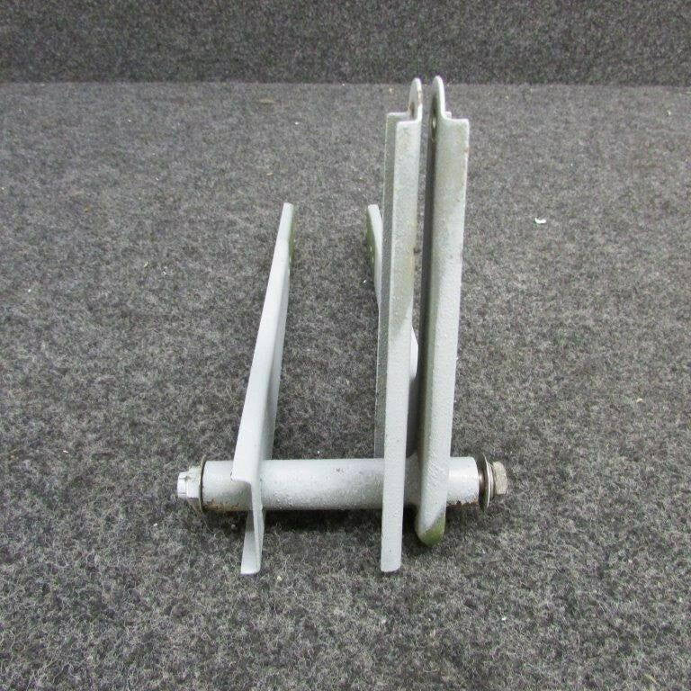 0861171-7 Cessna 310N Bellcrank Assembly Bob Weight
