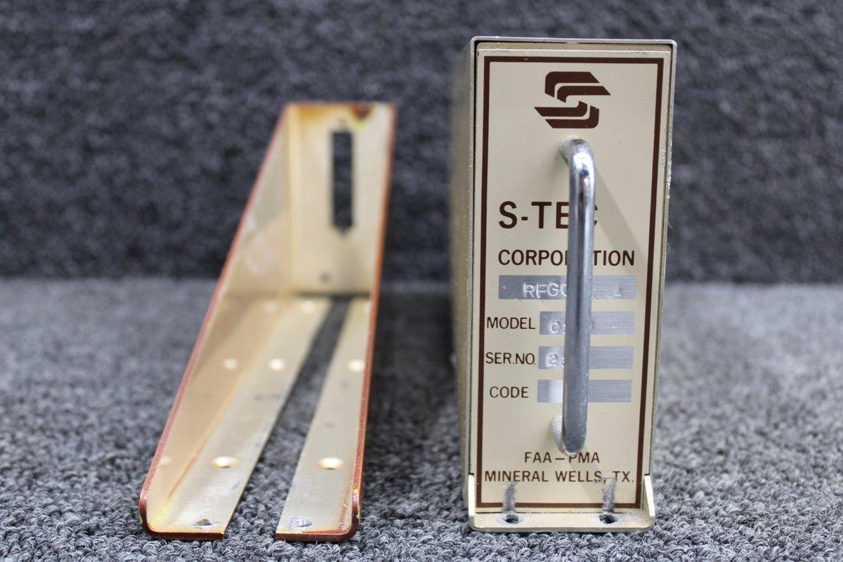 S-Tec Aviation Parts 0109 S-Tec RFGC Autopilot Roll Computer W/ Tray (Volts: 14) (SA)
