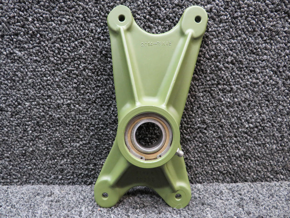 Piper Aircraft Parts 20394-000 (CAST: 20392) Piper PA24 Trunnion Fitting RH AFT W/ 8130-3 & PAI-PT-1