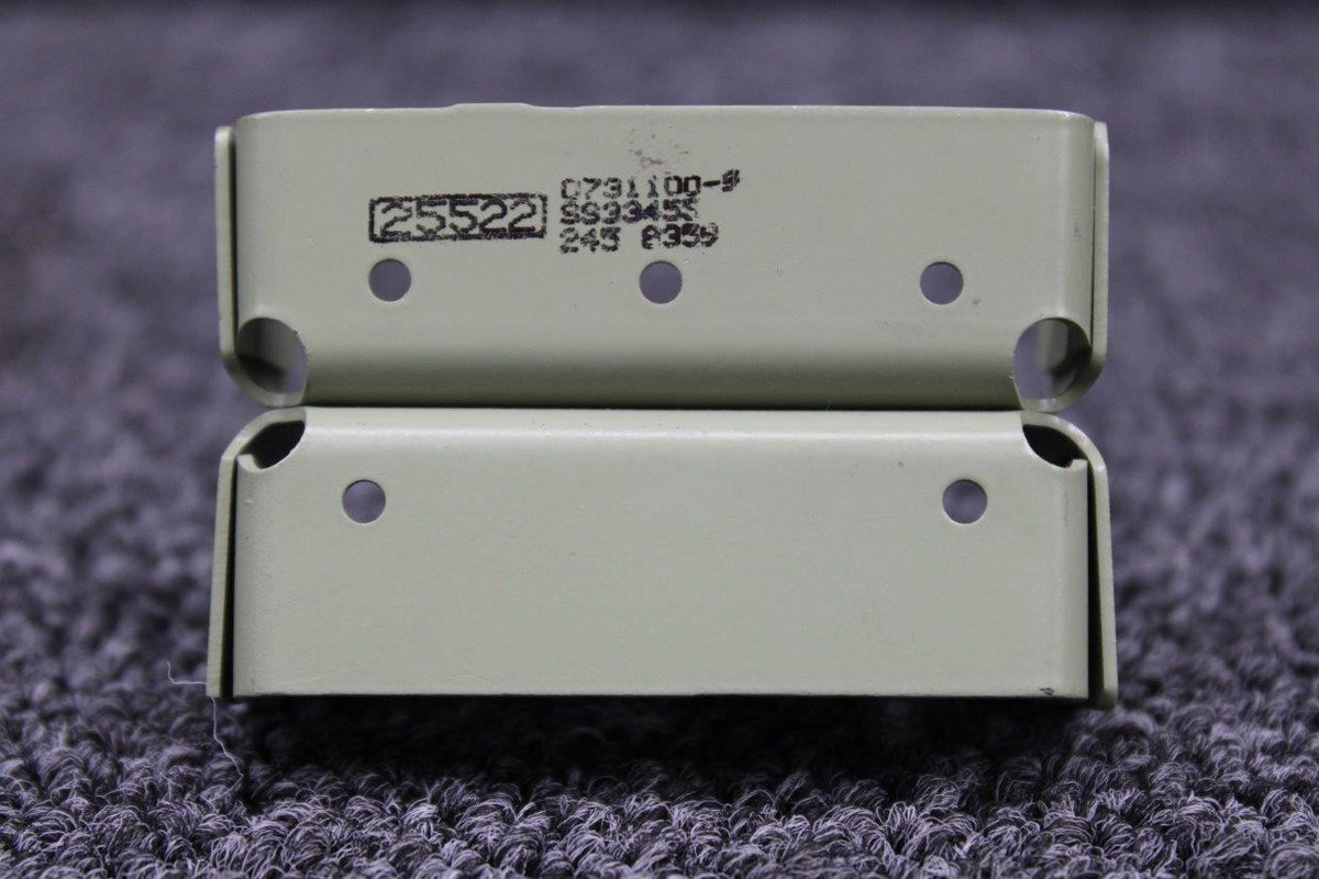 Cessna Aircraft Parts 0731100-9 Cessna Hinge Assembly (SA)