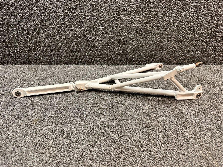 Cessna Aircraft Parts 0842000-4, 0842000-3 Cessna 310D Nose Gear Drag Truss With Link (Painted)